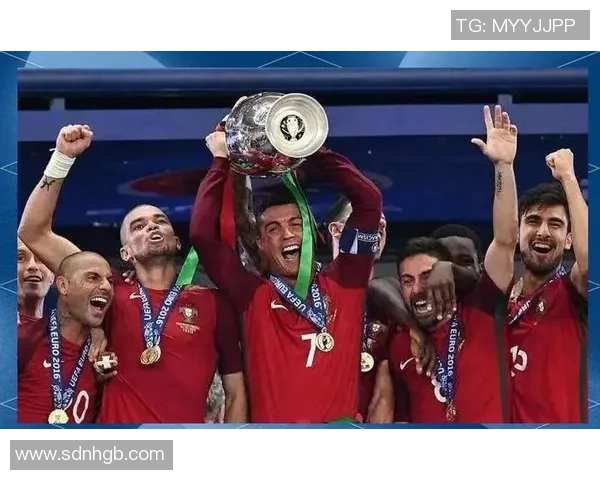 足球巨星King：征服绿茵场的传奇之路与背后的奋斗故事